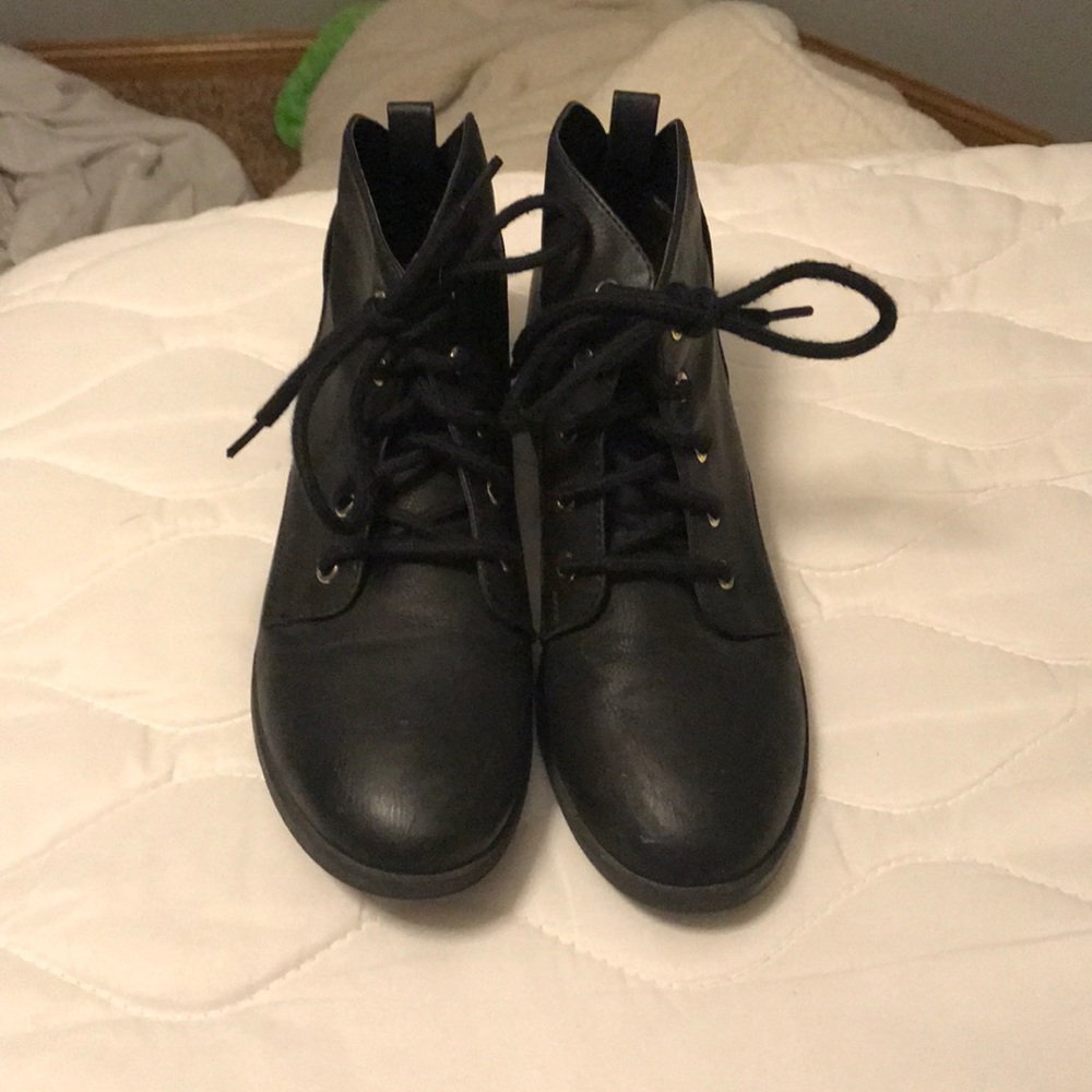 Candies low combat boots size 71/2
